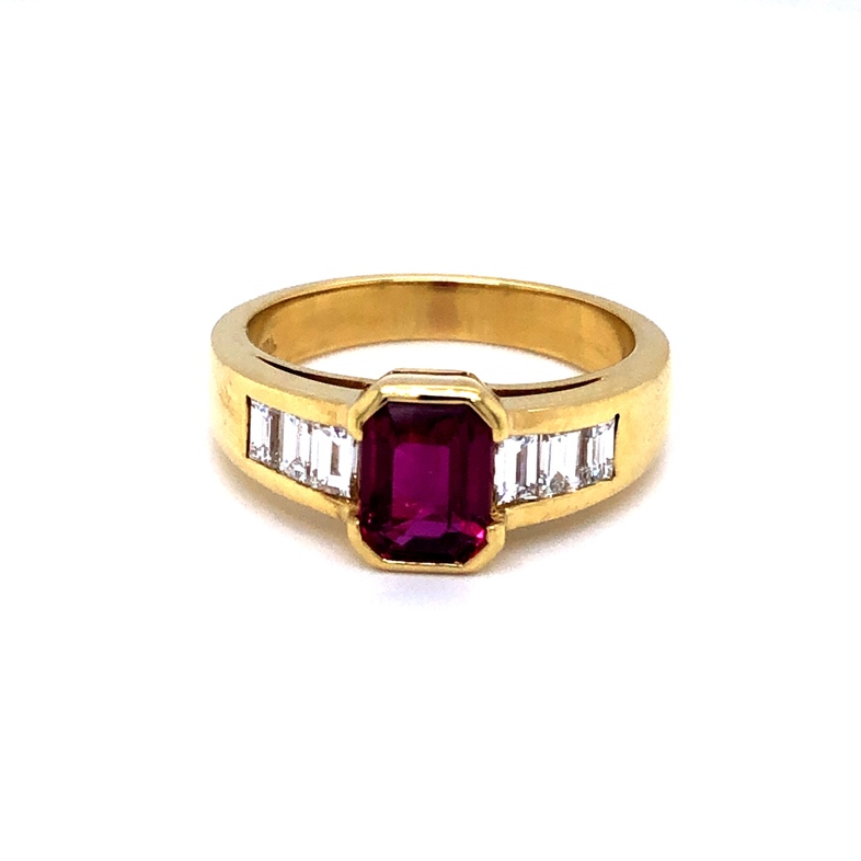 Lady s Yellow 18 Karat Ring With One 1.58Ct Emerald Ruby And 6=0.61TW Baguette F VVS Diamonds