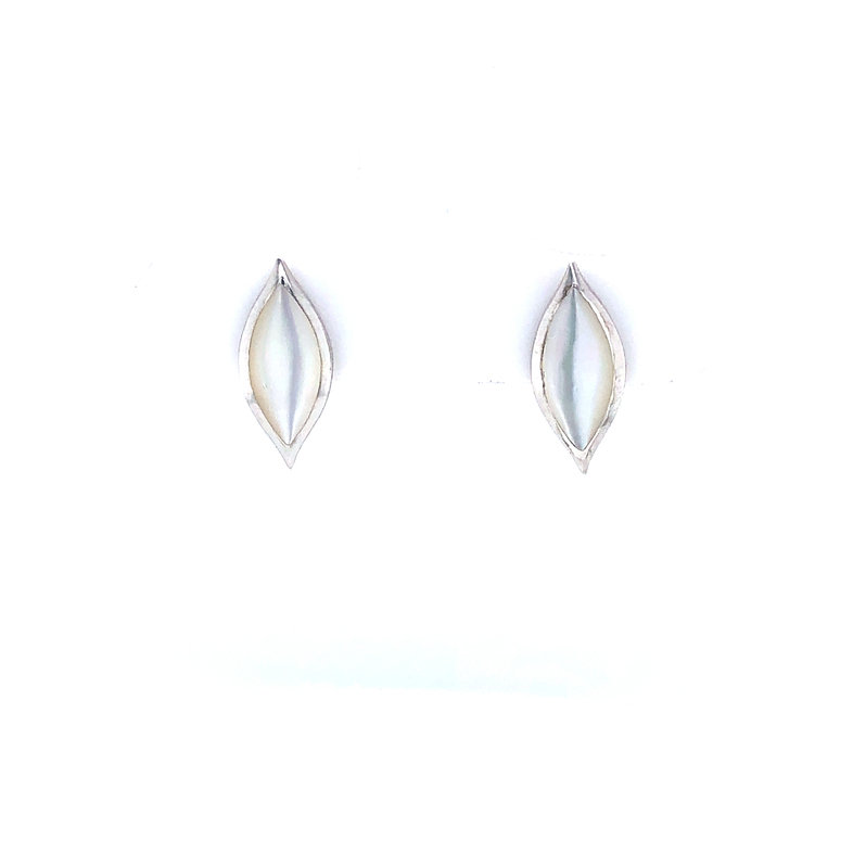 Lady s sterling earrings with two mother of pearls.