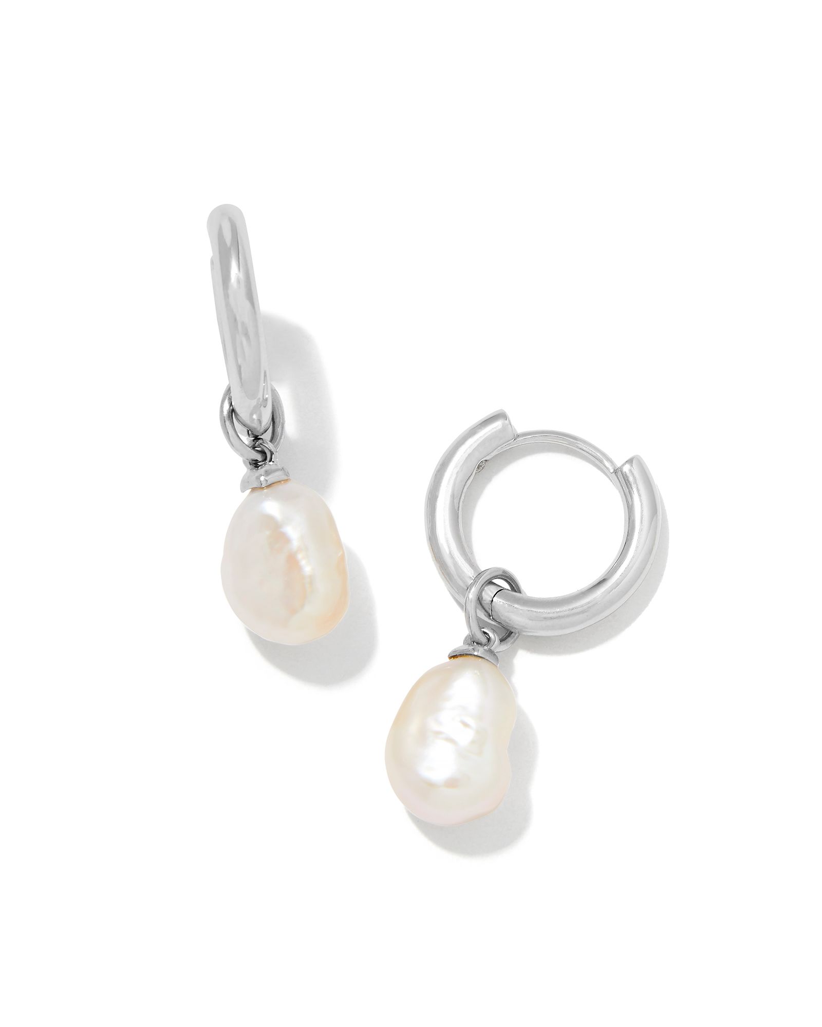 KENDRA SCOTT WILLA WHITE PEARL RHODIUM HUGGIE EARRINGS