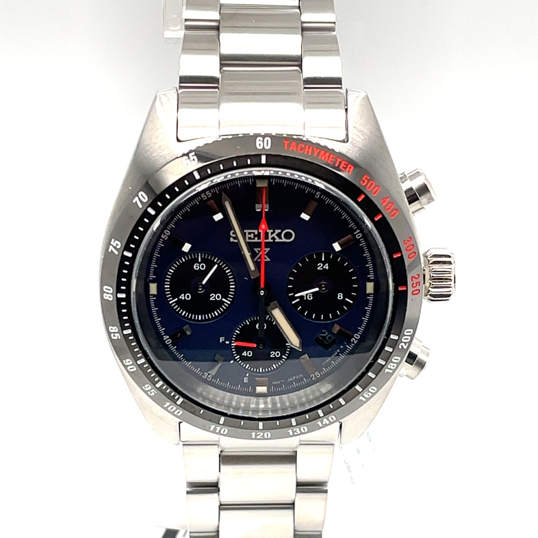 SEIKO PROSPEX SPEEDTIMER SOLAR CHRONOGRAPH; 39MM NAVY BLUE DIAL WITH SAND-BLASTER TEXTURE; RED ACCENTS & BLACK SUBDIALS; STAINLESS BRACELET
