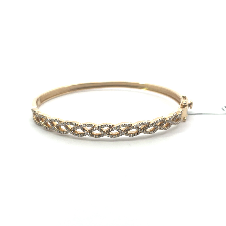 .86CTW DIAMOND BRAIDED CROSSOVER OVAL BANGLE BRACELET CONTAINING: 160 ROUND PRONG-SET DIAMONDS; I; SI1; 14KY