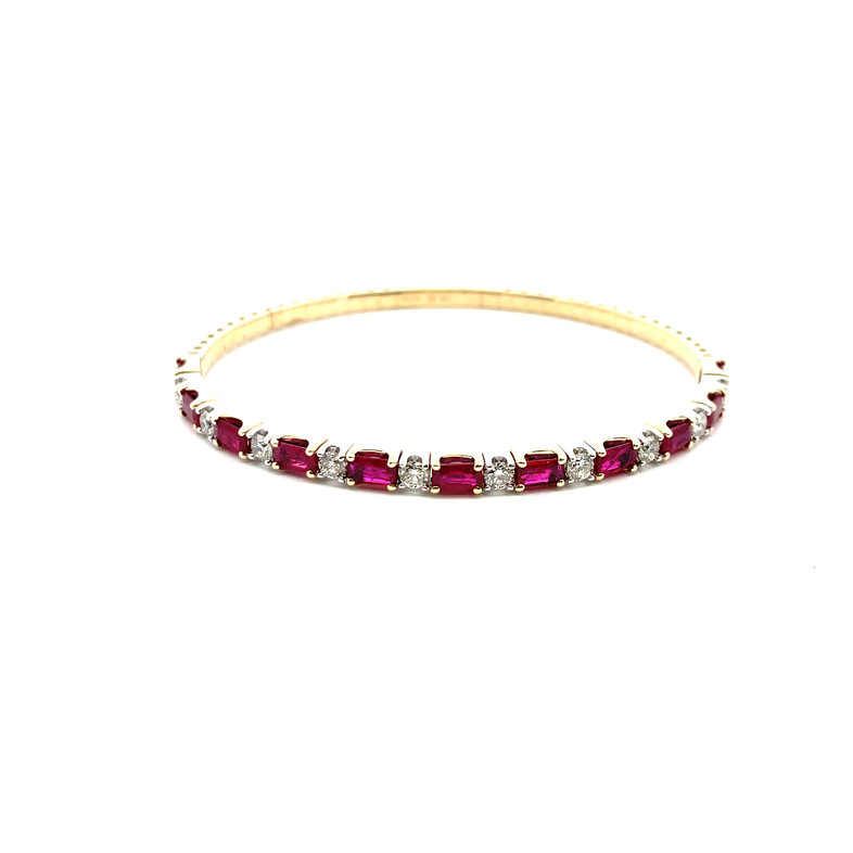 3.85TGW RUBY AND DIAMOND SOFT BANGLE CONTAINING: 11 EMERALD CUT RUBIES; 2.75CTW; + 10 ROUND PRONG-SET DIAMONDS; 1.10TDW; 14KYW