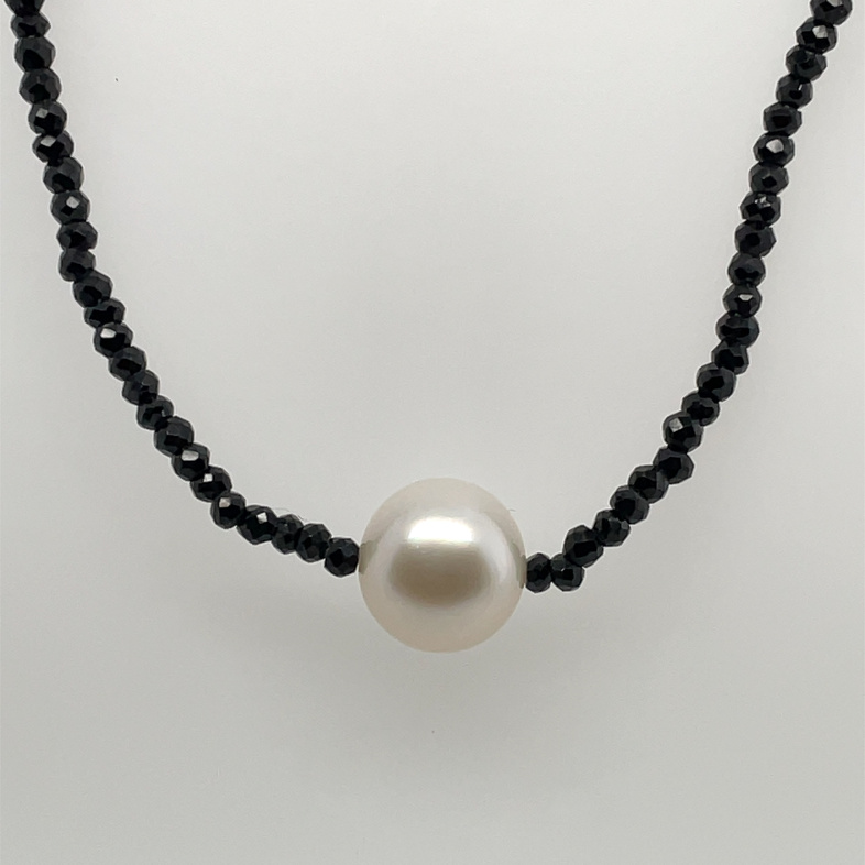 5 EACH 9-10MM SOUTH SEA PEARL STATIONS/BLACK SPINEL BEADS 28 NECKLACE; 18KW